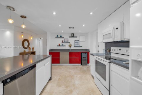 Condo in Key Biscayne, Florida, 2 bedrooms  № 2169512 - photo 21