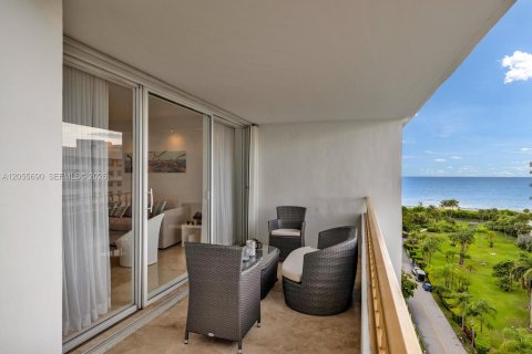Condo in Key Biscayne, Florida, 2 bedrooms  № 2169512 - photo 6