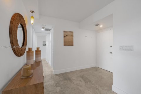 Condo in Key Biscayne, Florida, 2 bedrooms  № 2169512 - photo 25