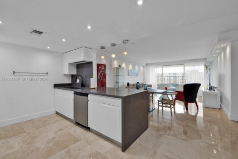 Condo in Key Biscayne, Florida, 2 bedrooms  № 2169512 - photo 22