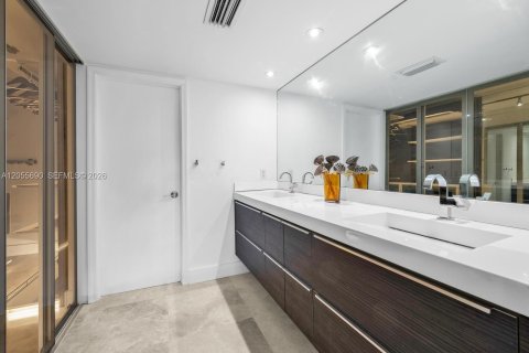 Condo in Key Biscayne, Florida, 2 bedrooms  № 2169512 - photo 9
