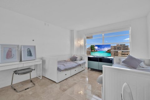 Condo in Key Biscayne, Florida, 2 bedrooms  № 2169512 - photo 13
