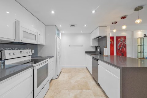 Condo in Key Biscayne, Florida, 2 bedrooms  № 2169512 - photo 23