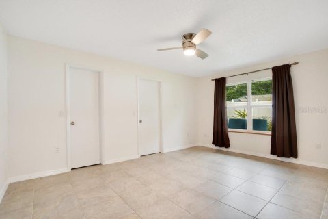 House in Orlando, Florida 4 bedrooms, 177.81 sq.m. № 1886180 - photo 12