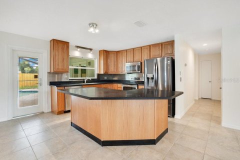 House in Orlando, Florida 4 bedrooms, 177.81 sq.m. № 1886180 - photo 8