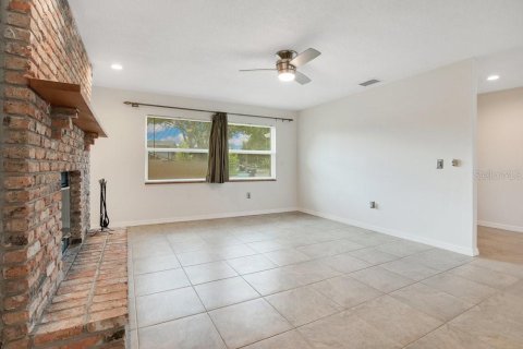 House in Orlando, Florida 4 bedrooms, 177.81 sq.m. № 1886180 - photo 5