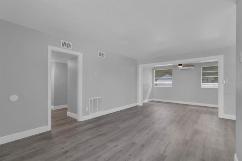 House in Orlando, Florida 3 bedrooms, 126.25 sq.m. № 2152022 - photo 18