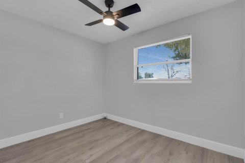 House in Orlando, Florida 3 bedrooms, 126.25 sq.m. № 2152022 - photo 8