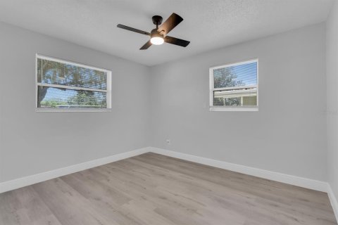 House in Orlando, Florida 3 bedrooms, 126.25 sq.m. № 2152022 - photo 4