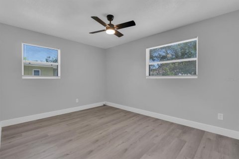 House in Orlando, Florida 3 bedrooms, 126.25 sq.m. № 2152022 - photo 6