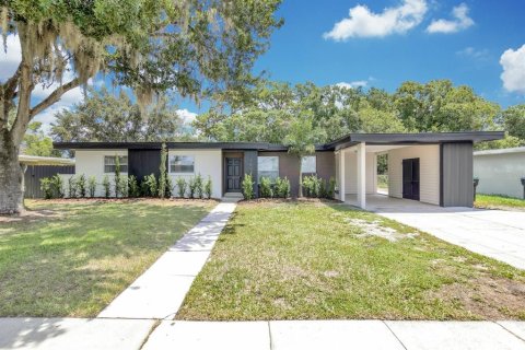 House in Orlando, Florida 3 bedrooms, 126.25 sq.m. № 2152022