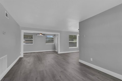 House in Orlando, Florida 3 bedrooms, 126.25 sq.m. № 2152022 - photo 17
