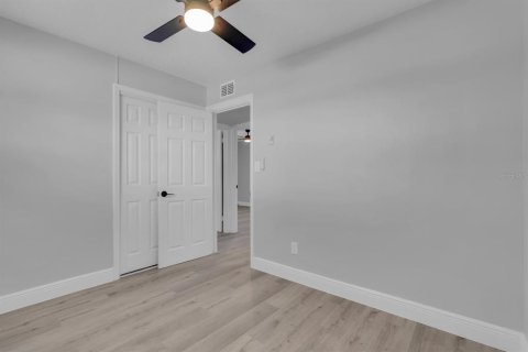 House in Orlando, Florida 3 bedrooms, 126.25 sq.m. № 2152022 - photo 9