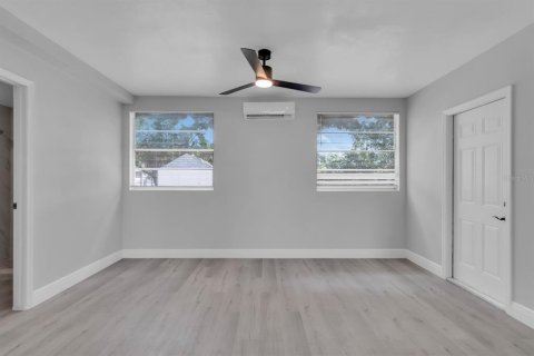 House in Orlando, Florida 3 bedrooms, 126.25 sq.m. № 2152022 - photo 12