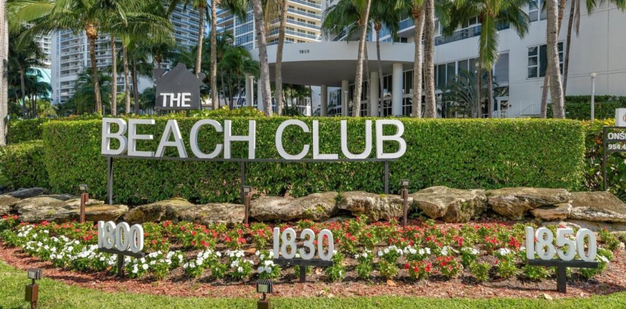 Condominio en Hallandale Beach, Florida, 2 dormitorios № 1222445