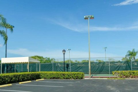 House in Boca Raton, Florida 2 bedrooms, 113.99 sq.m. № 705804 - photo 1