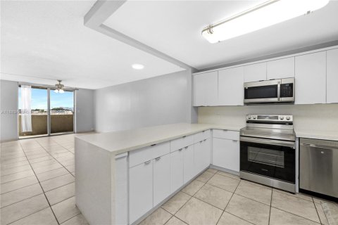 Condo in Hialeah, Florida, 3 bedrooms  № 1947310 - photo 4