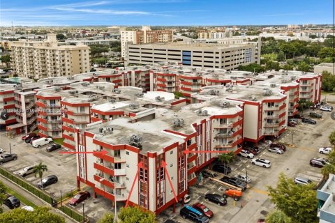 Condo in Hialeah, Florida, 3 bedrooms  № 1947310 - photo 1