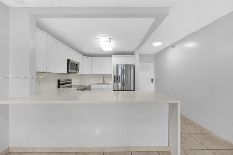 Condo in Hialeah, Florida, 3 bedrooms  № 1947310 - photo 7