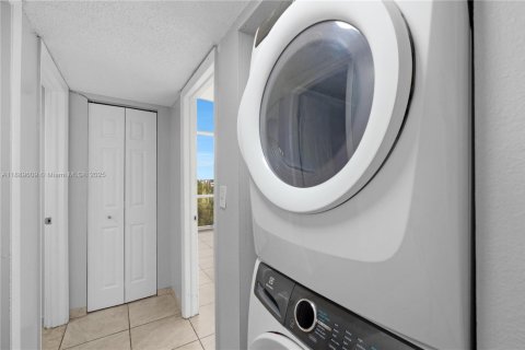 Condo in Hialeah, Florida, 3 bedrooms  № 1947310 - photo 19