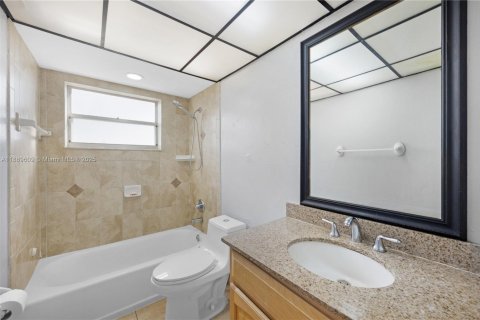 Condo in Hialeah, Florida, 3 bedrooms  № 1947310 - photo 17