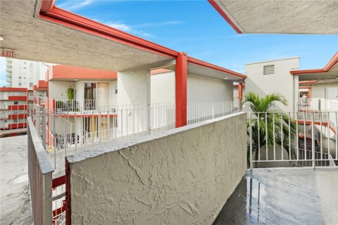 Condo in Hialeah, Florida, 3 bedrooms  № 1947310 - photo 27