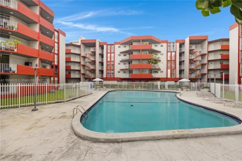 Condo in Hialeah, Florida, 3 bedrooms  № 1947310 - photo 30