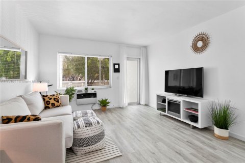 Condo in Miami Beach, Florida  № 1480559 - photo 5