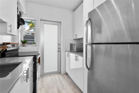 Condo in Miami Beach, Florida  № 1480559 - photo 24