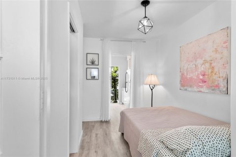 Condo in Miami Beach, Florida  № 1480559 - photo 11