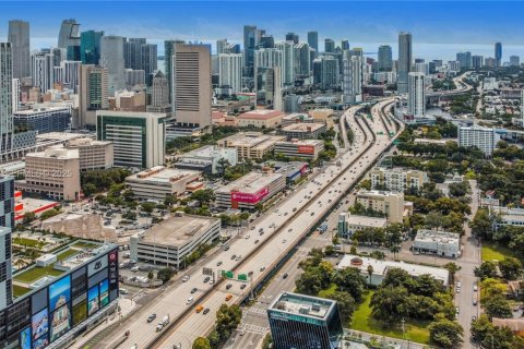 Commercial property in Miami, Florida № 2076808 - photo 14