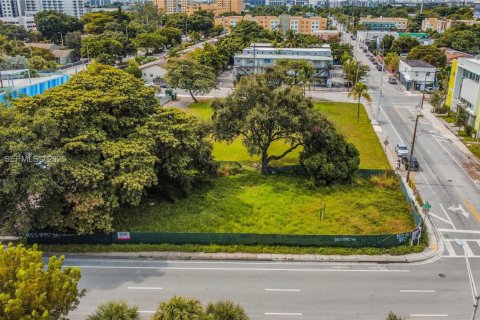 Commercial property in Miami, Florida № 2076808 - photo 9