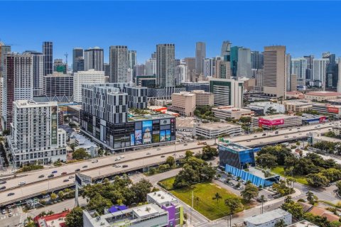 Commercial property in Miami, Florida № 2076808 - photo 12