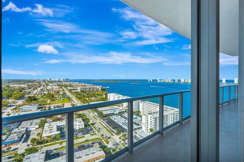 Condo in Lake Park, Florida, 2 bedrooms  № 2272268