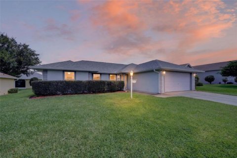 House in Summerfield, Florida 3 bedrooms, 123.56 sq.m. № 2341499