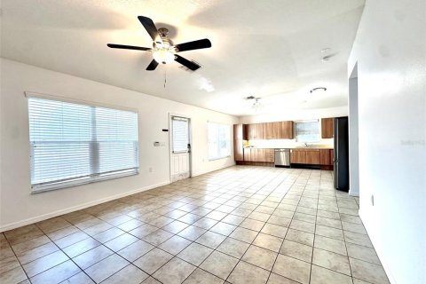 House in Saint Petersburg, Florida 3 bedrooms, 111.48 sq.m. № 2198714 - photo 6