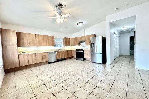 House in Saint Petersburg, Florida 3 bedrooms, 111.48 sq.m. № 2198714 - photo 2