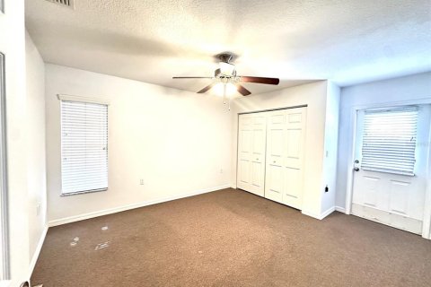 House in Saint Petersburg, Florida 3 bedrooms, 111.48 sq.m. № 2198714 - photo 12