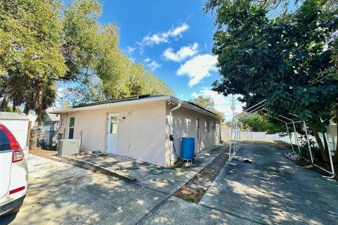 House in Saint Petersburg, Florida 3 bedrooms, 111.48 sq.m. № 2198714 - photo 16