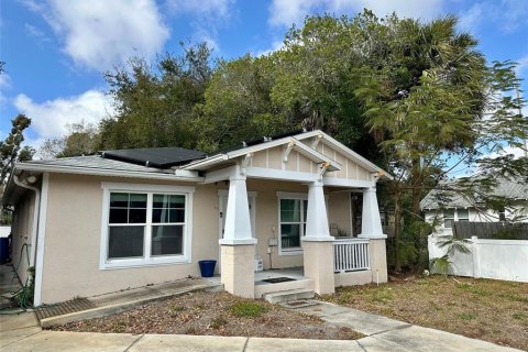 House in Saint Petersburg, Florida 3 bedrooms, 111.48 sq.m. № 2198714