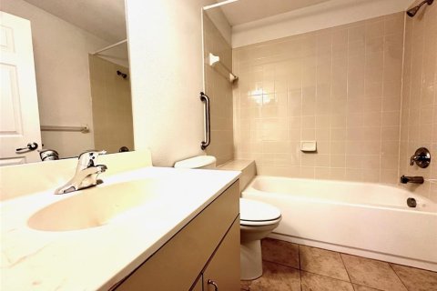 House in Saint Petersburg, Florida 3 bedrooms, 111.48 sq.m. № 2198714 - photo 9