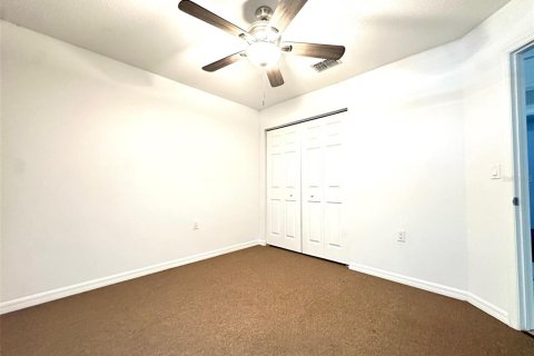 House in Saint Petersburg, Florida 3 bedrooms, 111.48 sq.m. № 2198714 - photo 11
