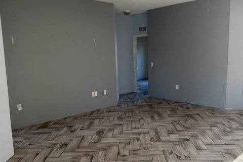 Купить виллу или дом в Эджуотер, Флорида 8 комнат, 206.15м2, № 2098884 - фото 11