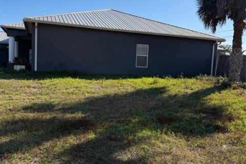 House in Edgewater, Florida 4 bedrooms, 206.15 sq.m. № 2098884 - photo 3