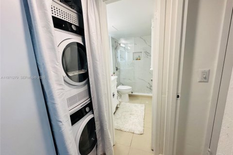 Condo in Hallandale Beach, Florida, 1 bedroom  № 2040918 - photo 6