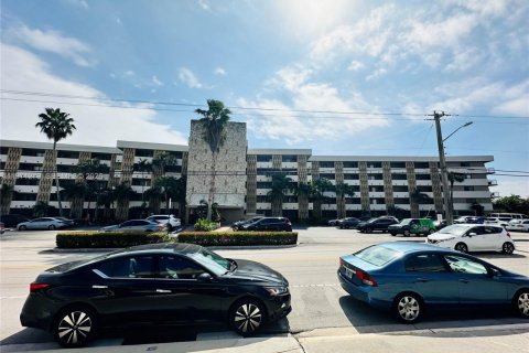 Condo in Hallandale Beach, Florida, 1 bedroom  № 2040918 - photo 29