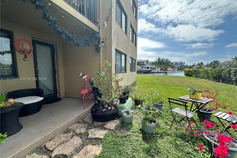 Condo in Hallandale Beach, Florida, 1 bedroom  № 2040918 - photo 18