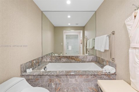 Condo in Fort Lauderdale, Florida  № 2081169 - photo 18