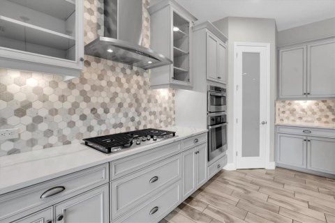 House in Odessa, Florida 5 bedrooms, 391.86 sq.m. № 1909904 - photo 8
