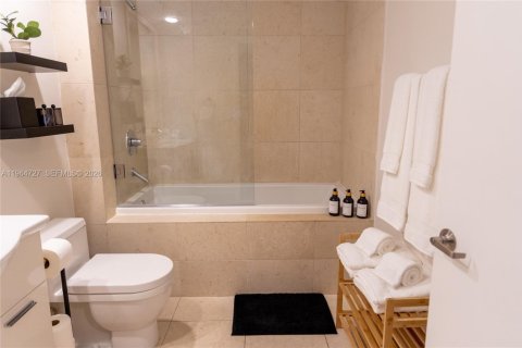 Condo in Miami, Florida  № 2026190 - photo 9